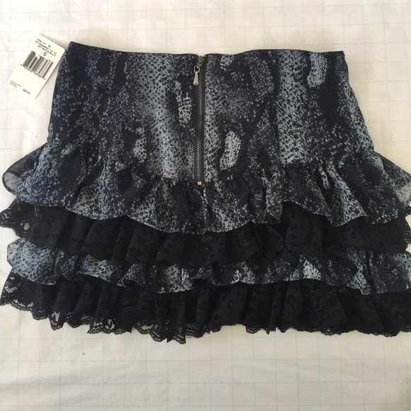 COPY - GUESS SKIRT - Picture 4 of 5